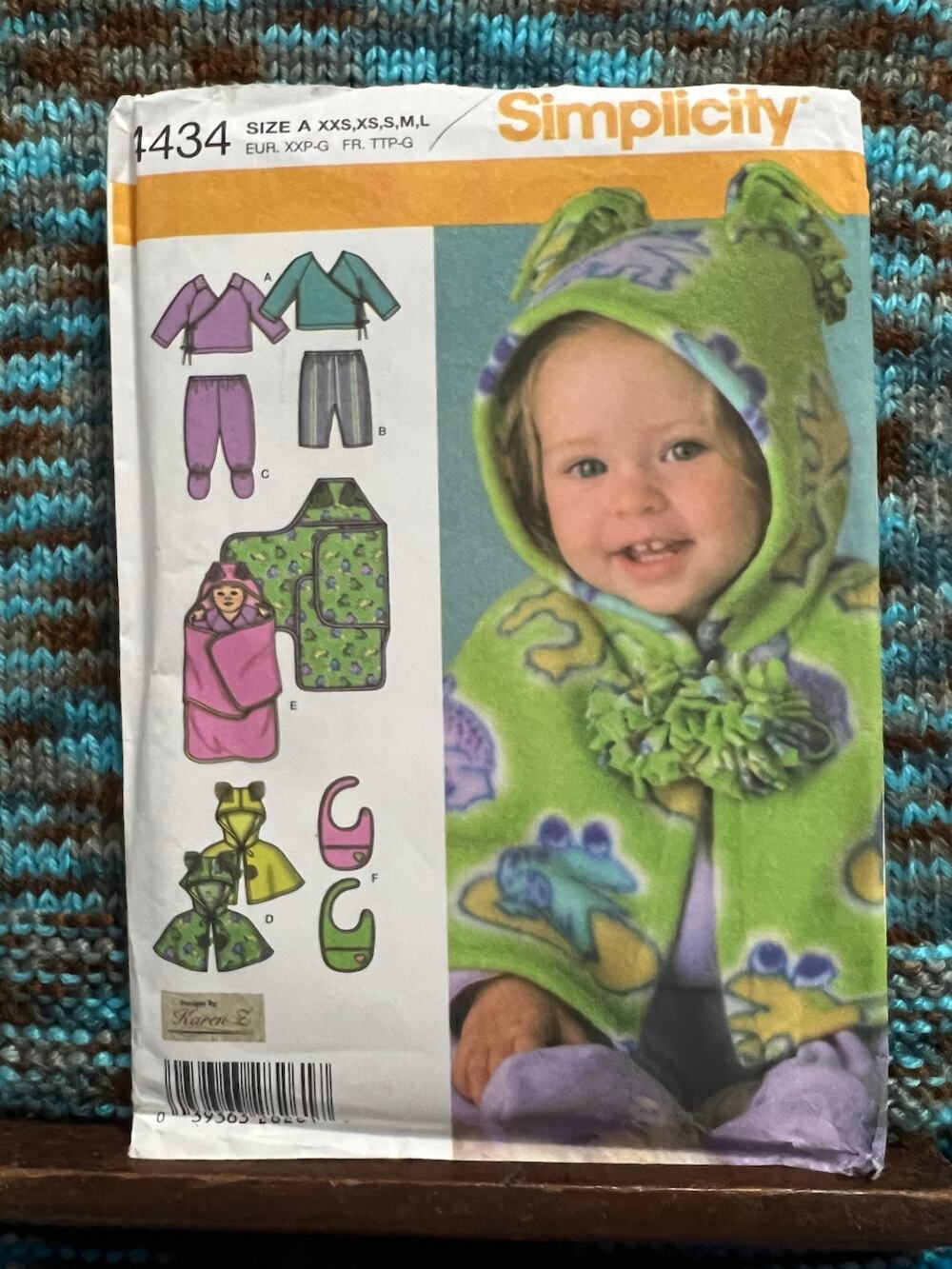 Simplicity 4434 boby hood top pant swaddle bib pattern